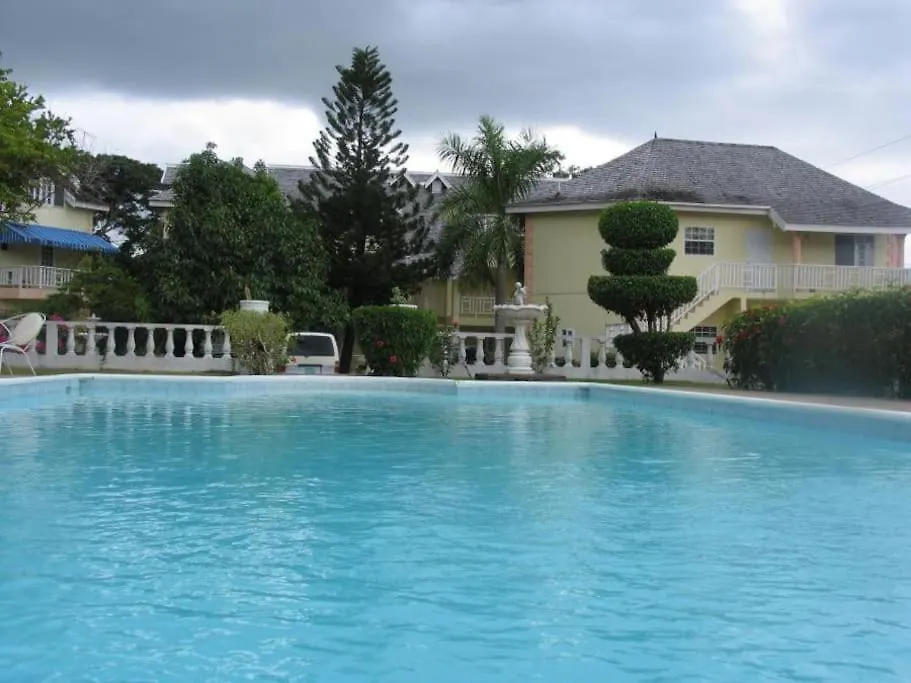Stylish Studio Apt Ac, Balcony, Parking, Pool Ocho Rios 0*,